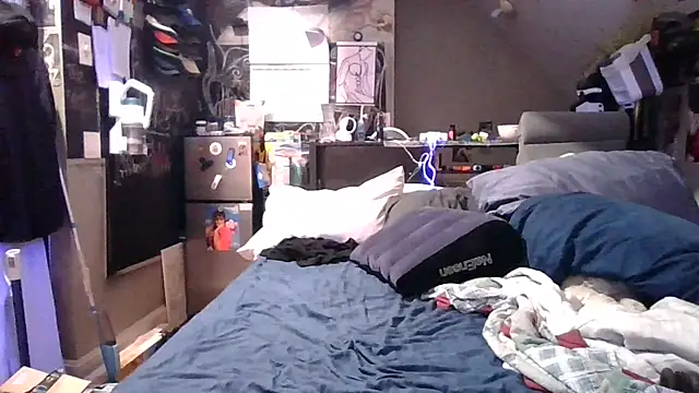 Snapshot of Sk00byJaXxX212 chatting on 10.22.25 Sk00byJaXxX212 online show from 10.22.25