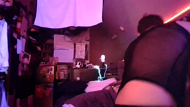 Snapshot of Sk00byJaXxX212 chatting on 10.24.25 Sk00byJaXxX212 online show from 10.24.25