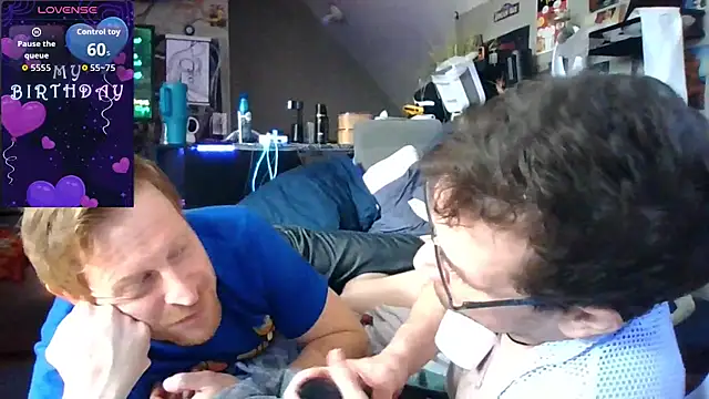 Snapshot of Sk00byJaXxX212 chatting on 10.28.25 Sk00byJaXxX212 online show from 10.28.25