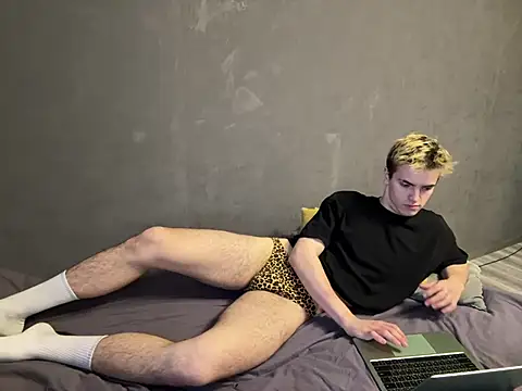 Snapshot of EdwinBlaze chatting on 02.14.25 EdwinBlaze online show from 02.14.25