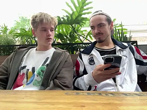 Snapshot of EdwinBlaze chatting on 11.08.25 EdwinBlaze online show from 11.08.25