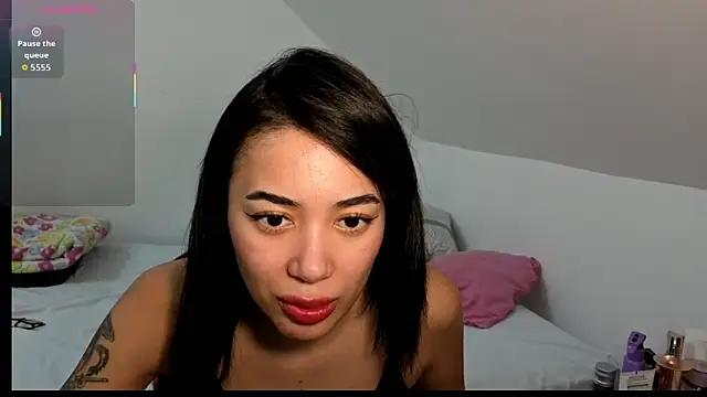 Snapshot of KylieLoveXX chatting on 10.18.25 KylieLoveXX online show from 10.18.25