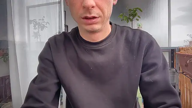 Snapshot of MikymikeBBWD chatting on 11.01.25 MikymikeBBWD online show from 11.01.25