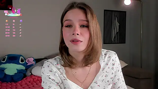 Snapshot of TaiteBayles chatting on 10.06.25 TaiteBayles online show from 10.06.25