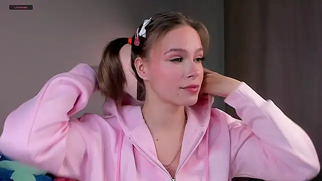 Snapshot of TaiteBayles chatting on 10.10.25 TaiteBayles online show from 10.10.25