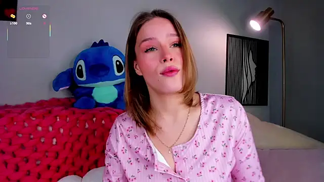 Snapshot of TaiteBayles chatting on 10.13.25 TaiteBayles online show from 10.13.25