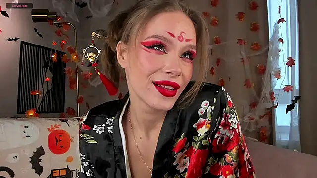 Snapshot of TaiteBayles chatting on 10.28.25 TaiteBayles online show from 10.28.25