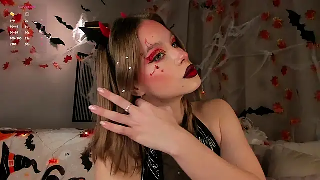 Snapshot of TaiteBayles chatting on 10.30.25 TaiteBayles online show from 10.30.25