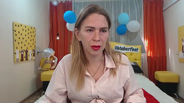 Snapshot of TessaDaybreak chatting on 09.25.25 TessaDaybreak online show from 09.25.25