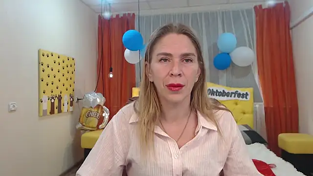 Snapshot of TessaDaybreak chatting on 09.26.25 TessaDaybreak online show from 09.26.25