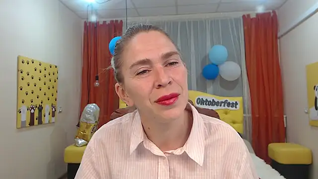 Snapshot of TessaDaybreak chatting on 09.27.25 TessaDaybreak online show from 09.27.25