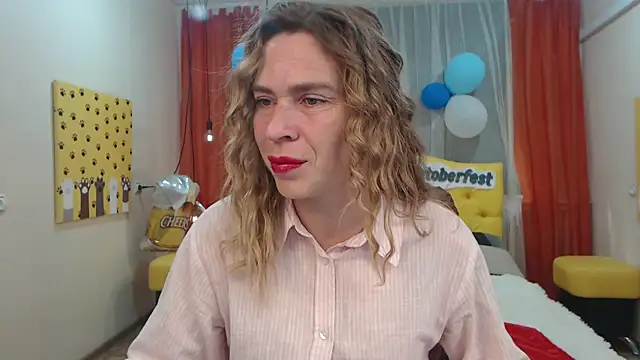 Snapshot of TessaDaybreak chatting on 09.29.25 TessaDaybreak online show from 09.29.25