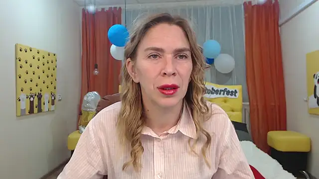 Snapshot of TessaDaybreak chatting on 10.01.25 TessaDaybreak online show from 10.01.25