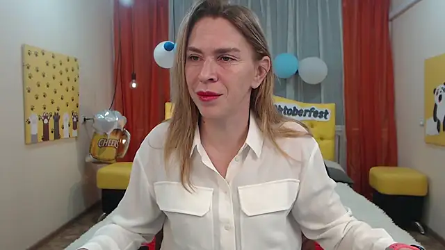 Snapshot of TessaDaybreak chatting on 10.09.25 TessaDaybreak online show from 10.09.25