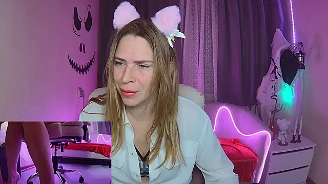 Snapshot of TessaDaybreak chatting on 10.24.25 TessaDaybreak online show from 10.24.25