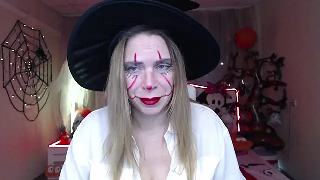 Snapshot of TessaDaybreak chatting on 10.31.25 TessaDaybreak online show from 10.31.25