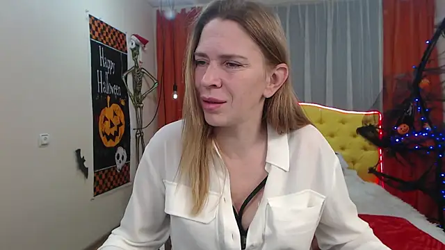 Snapshot of TessaDaybreak chatting on 11.01.25 TessaDaybreak online show from 11.01.25