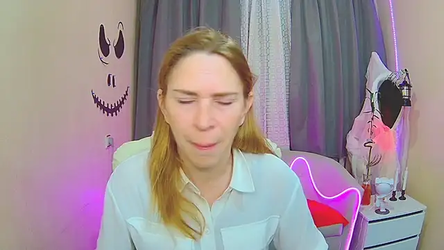 Snapshot of TessaDaybreak chatting on 11.03.25 TessaDaybreak online show from 11.03.25