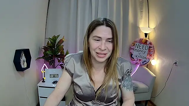 Snapshot of TessaDaybreak chatting on 05.22.26 TessaDaybreak online show from 05.22.26