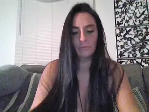 Layla Gilf Mae online show from 03.08.25