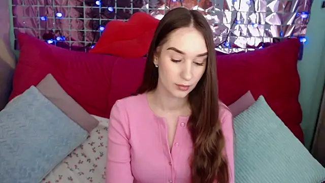 Margarettii online show from 03.20.25