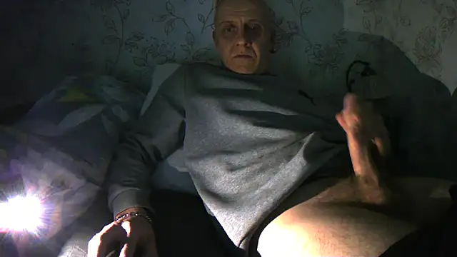 Snapshot of Teemu chatting on 10.04.25 Teemu online show from 10.04.25