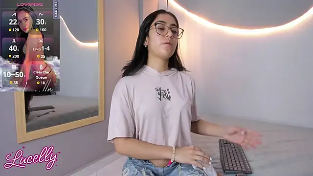 lucelly 15 online show from 10.17.25