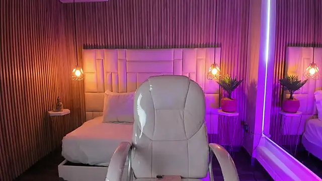 MelanieHillss online show from 11.25.25