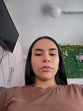 Snapshot of Naatalia chatting on 04.22.26 Naatalia online show from 04.22.26