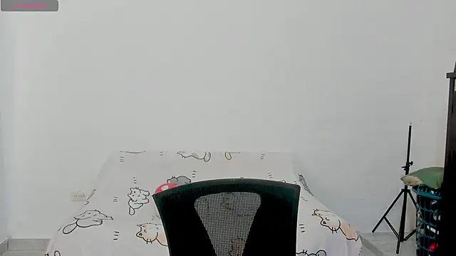 Snapshot of Naoko_7w7 chatting on 10.24.25 Naoko 7w7 online show from 10.24.25