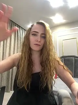 Snapshot of MilaSwe chatting on 02.17.25 MilaSwe online show from 02.17.25