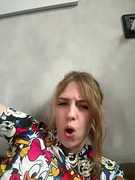 Snapshot of MilaSwe chatting on 03.12.25 MilaSwe online show from 03.12.25