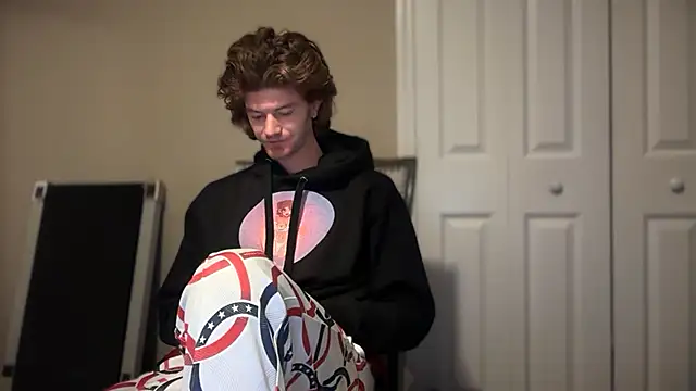 Snapshot of greekmythics chatting on 11.01.25 greekmythics online show from 11.01.25