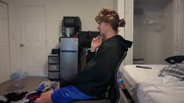 Snapshot of greekmythics chatting on 11.09.25 greekmythics online show from 11.09.25