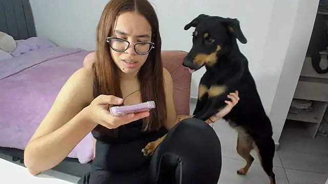 Greciaruiz  online show from 12.23.25