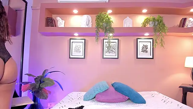 Snapshot of SofiaBennett_ chatting on 03.08.25 SofiaBennett online show from 03.08.25