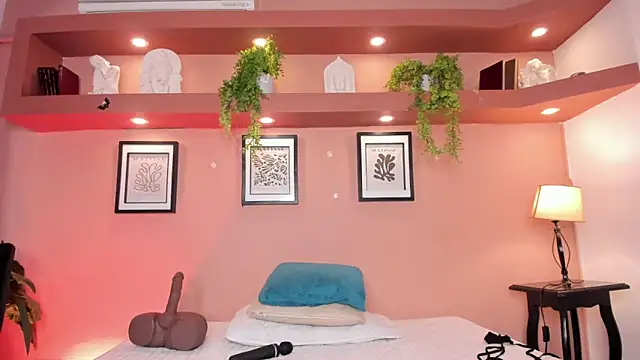 SofiaBennett  online show from 11.19.25