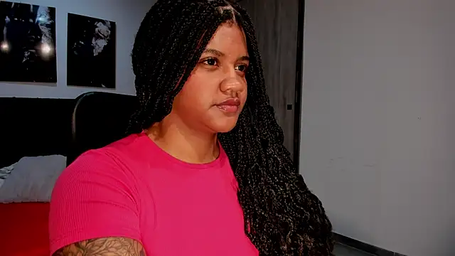 Snapshot of ZahraRose chatting on 09.28.25 ZahraRose online show from 09.28.25