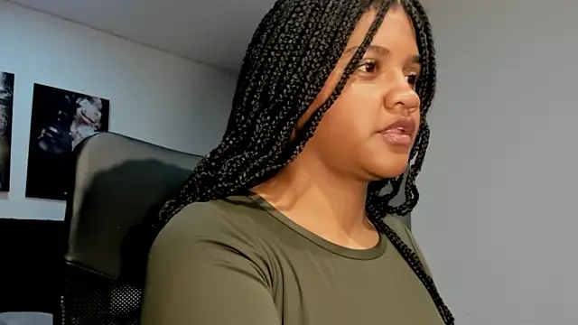 Snapshot of ZahraRose chatting on 10.03.25 ZahraRose online show from 10.03.25