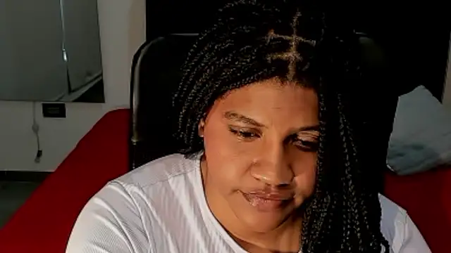 Snapshot of ZahraRose chatting on 10.15.25 ZahraRose online show from 10.15.25