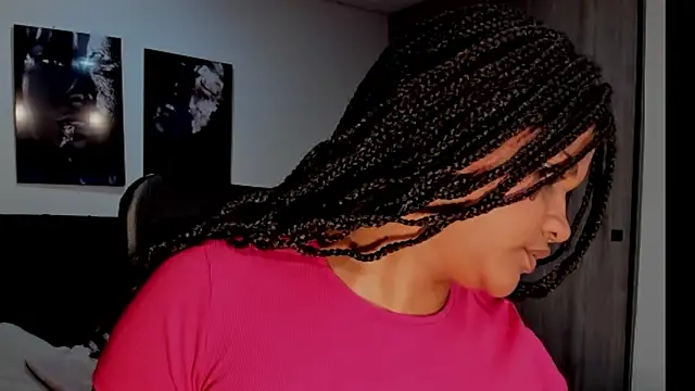 Snapshot of ZahraRose chatting on 10.17.25 ZahraRose online show from 10.17.25