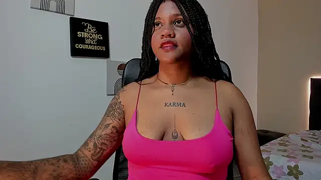 Snapshot of ZahraRose chatting on 10.31.25 ZahraRose online show from 10.31.25