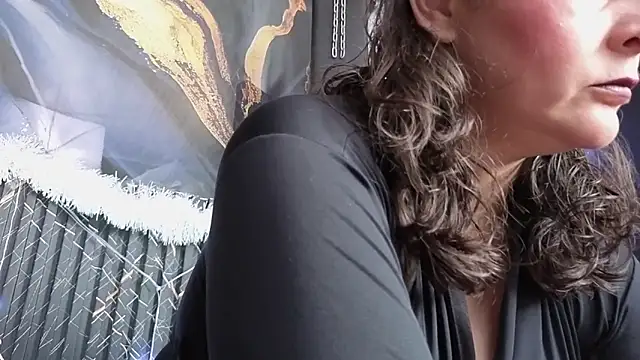 AmandaKovich online show from 12.15.25