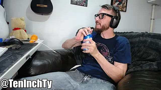 Snapshot of teninchty chatting on 07.17.26 teninchty online show from 07.17.26
