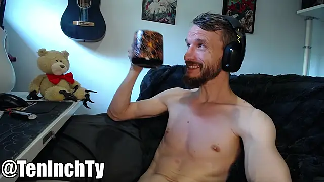 Snapshot of teninchty chatting on 07.18.26 teninchty online show from 07.18.26