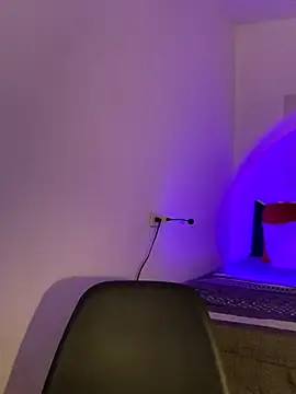 Dahiana Giil online show from 10.29.25