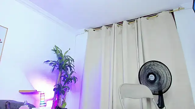 Snapshot of naomy_68 chatting on 03.04.25 naomy 68 online show from 03.04.25