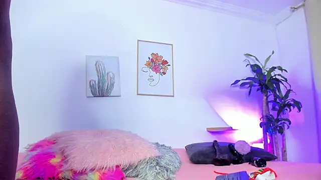 Snapshot of naomy_68 chatting on 03.19.25 naomy 68 online show from 03.19.25