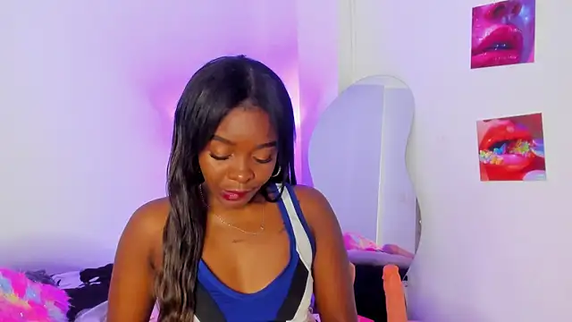 Snapshot of naomy_68 chatting on 10.11.25 naomy 68 online show from 10.11.25