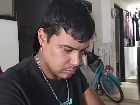 Snapshot of juniorguty chatting on 11.09.25 juniorguty online show from 11.09.25